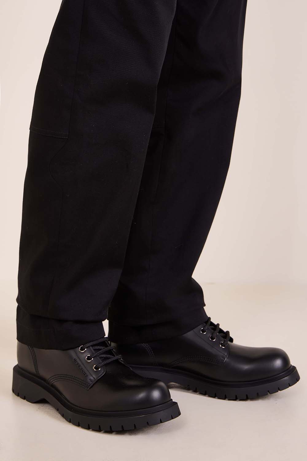 תמונת כל הלוק של נעליים גבוהות